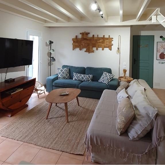 Salon spacieux et confortable